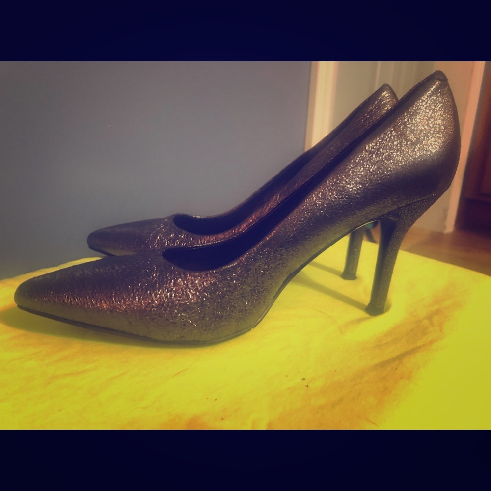 Woman’s shoes size 8.5